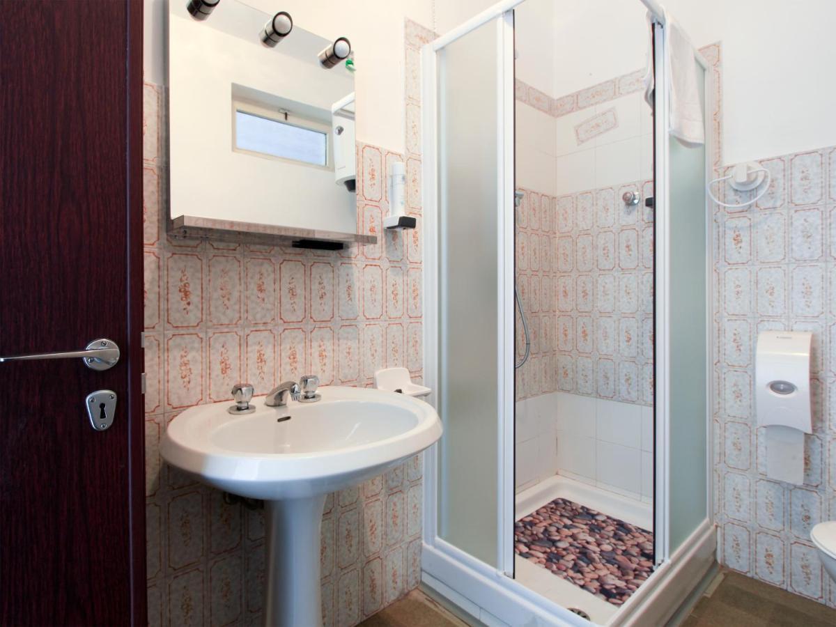 Hotel Funivia Laveno-Mombello Phòng bức ảnh